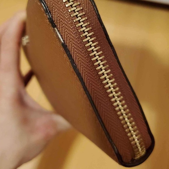 Michael Kors Jet Set Wallet - Picture 5 of 7